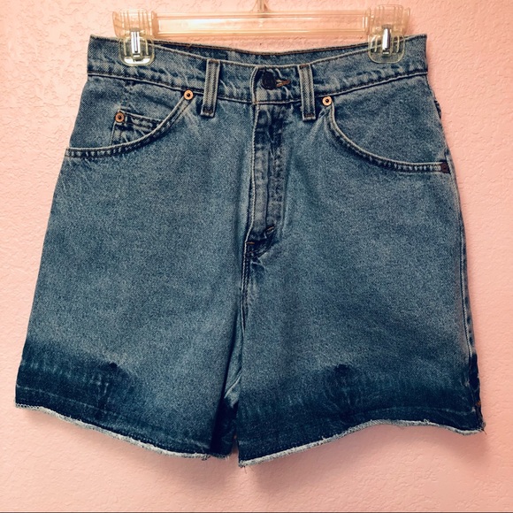 Levi’s WHITE Tag Vintage High Waisted Cutoff Jeans - Picture 2 of 7